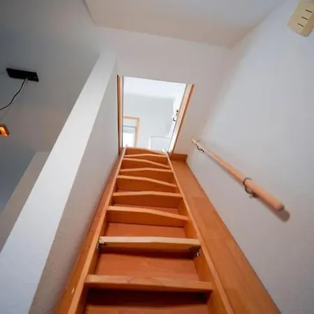 Zentrale Maisonette-wohnung Mit Whirlpool & Balkon